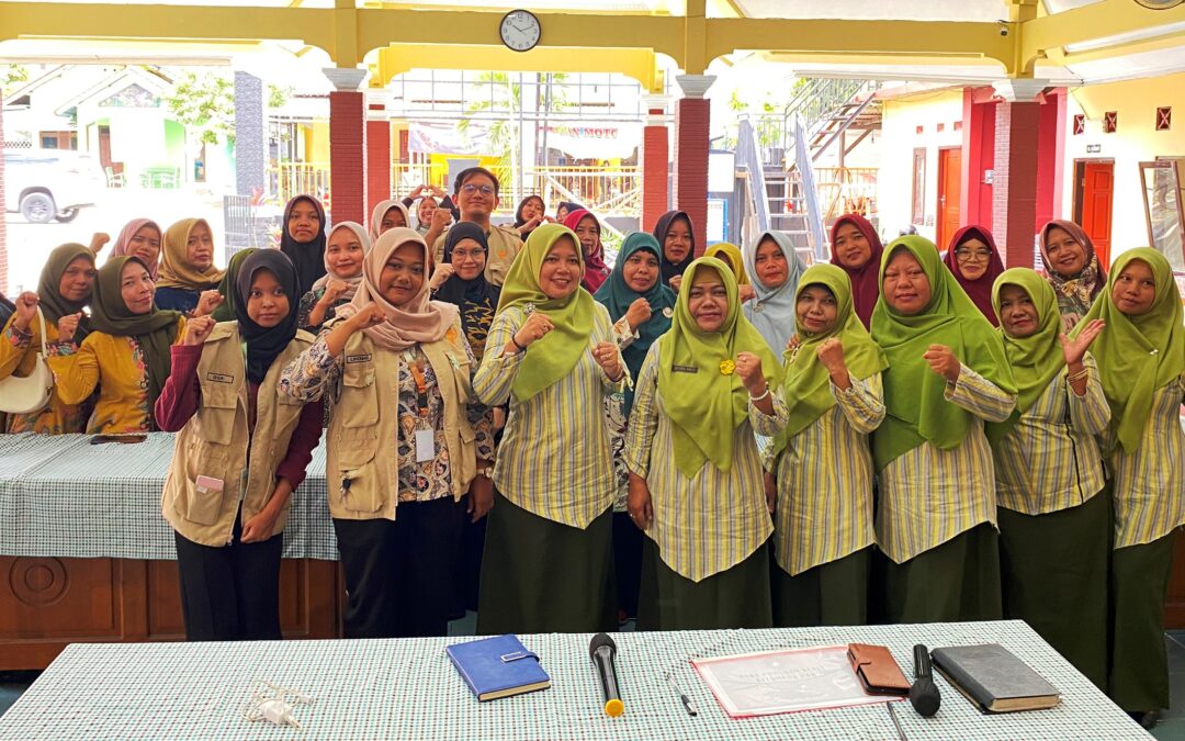 Dorong Pemanfaatan Potensi Lokal, Mahasiswa KKN UNS Gelar Sosialisasi Lilin Aromaterapi Minyak Kayu Putih