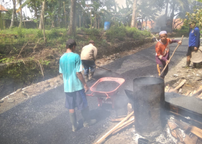 Desa Jeruklegi Wetan Memulai Proyek Pengaspalan Jalan untuk Peningkatan Aksesibilitas Masyarakat