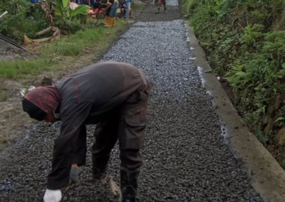 PENGASPALAN JALAN DESA JERUKLEGI WETAN MENINGKATKAN KUALITAS INFRASTRUKTUR DESA
